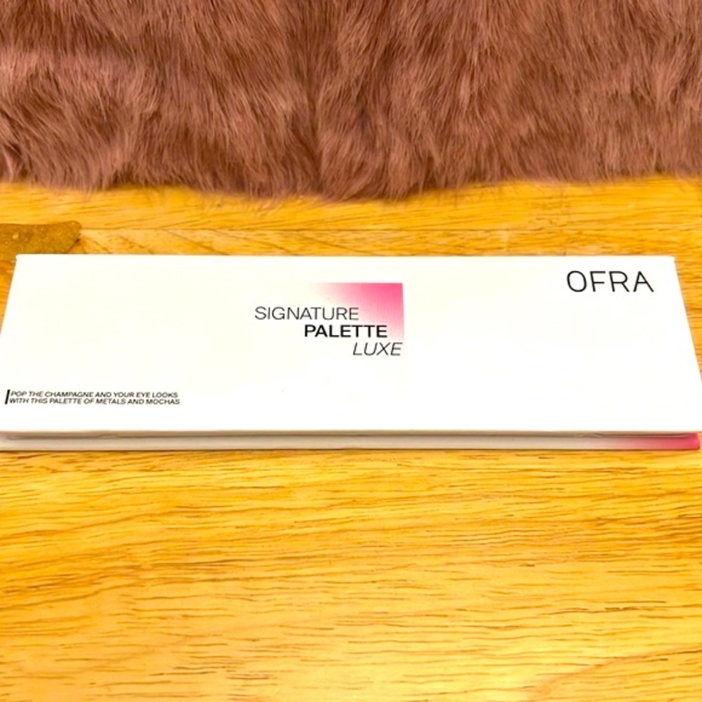 SIGNATURE PALETTE-SYMPHONY Let this palette play on with melodic mauves/shimmers